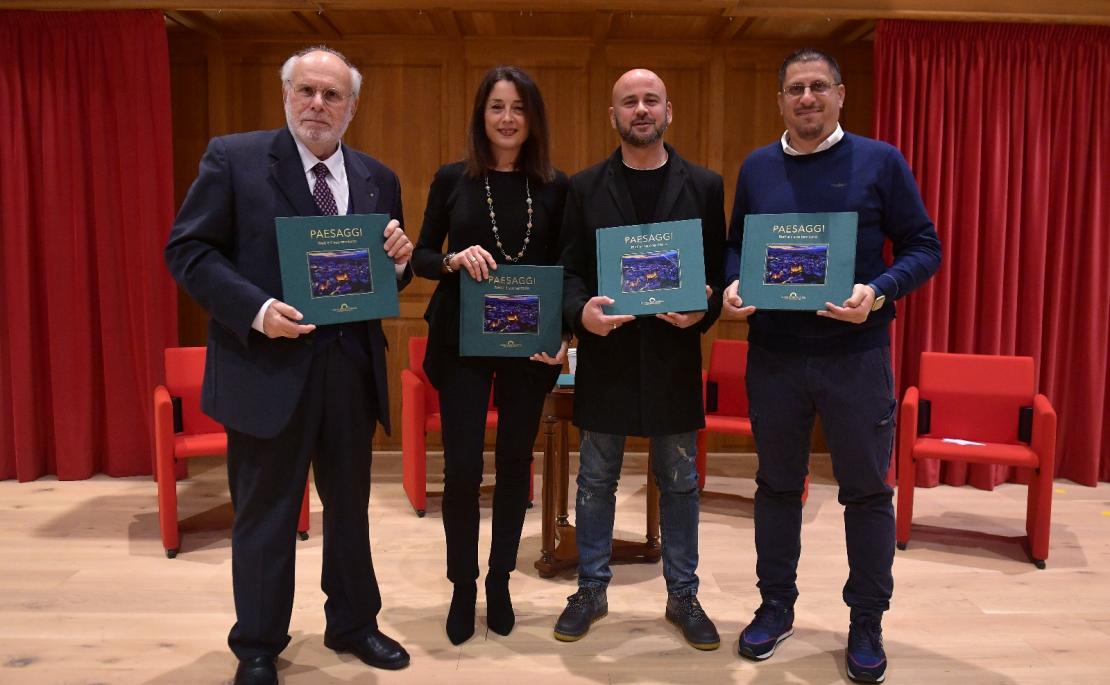 Con il presidente Mauro Trilli e il segretario generale Brunella Lilli i fotografi Emiliano Grillotti e Gianluca Vannicelli