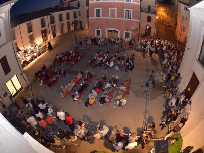 Dopo quattro mesi di silenzio primo week end con musica e teatro in città