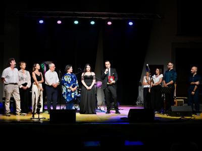 Artisti e autorità sul palco di San Giorgio la serata inaugurale della rassegna